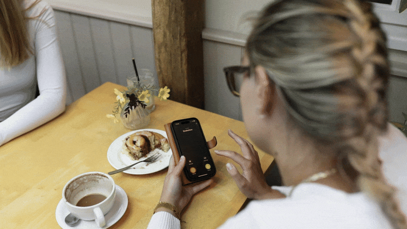 Apple iPhone 16e - Vintage Leather Wallet Phone Case