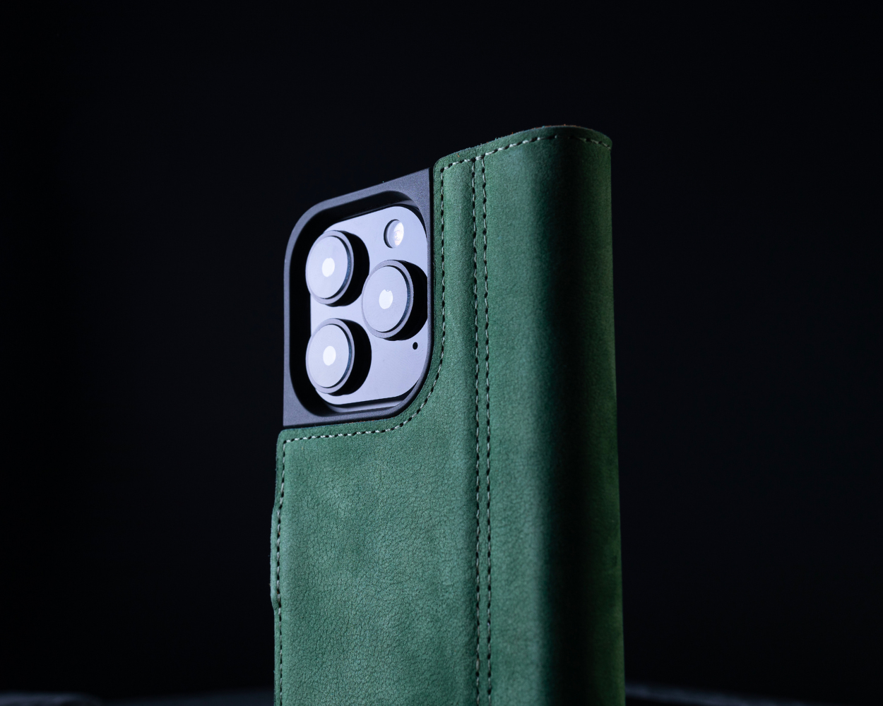 Apple iPhone 16 Pro Max - Vintage Leather Wallet