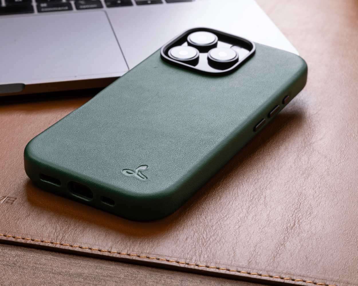 Apple iPhone 16 Pro Max - Metro Leather Bumper Phone Case